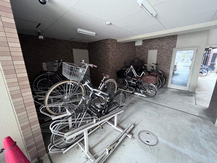 物件外観写真5　(駐輪場)