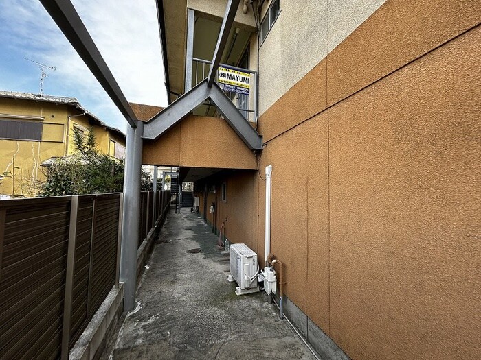 物件外観写真3　(エントランス部分)