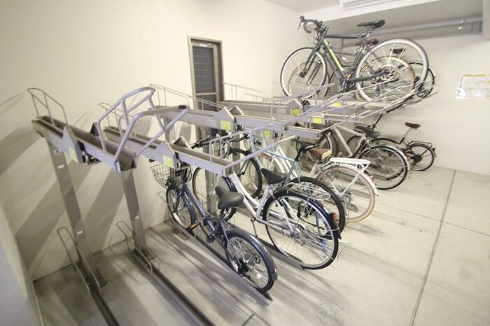 物件外観写真2　(駐輪場)