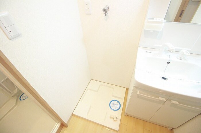 物件内観写真14　(洗濯機置場)