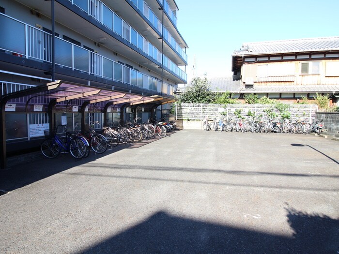 物件外観写真4　(駐輪場)