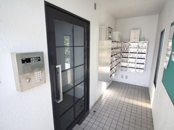 物件外観写真5　(エントランス部分)