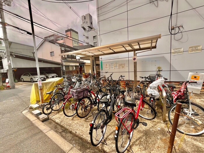 物件外観写真4　(駐輪場)