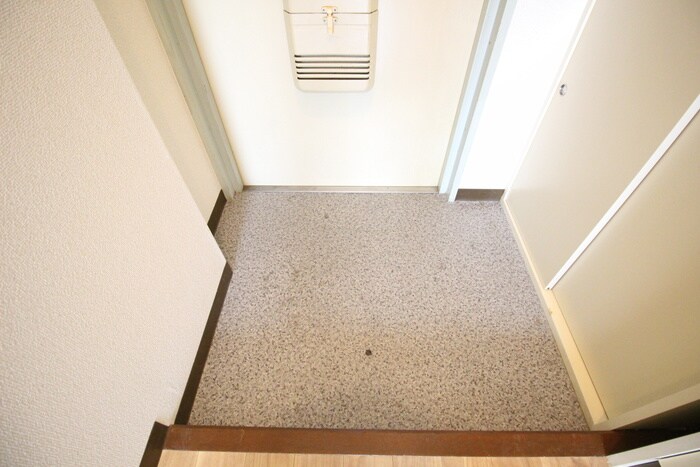 物件内観写真7　(玄関)