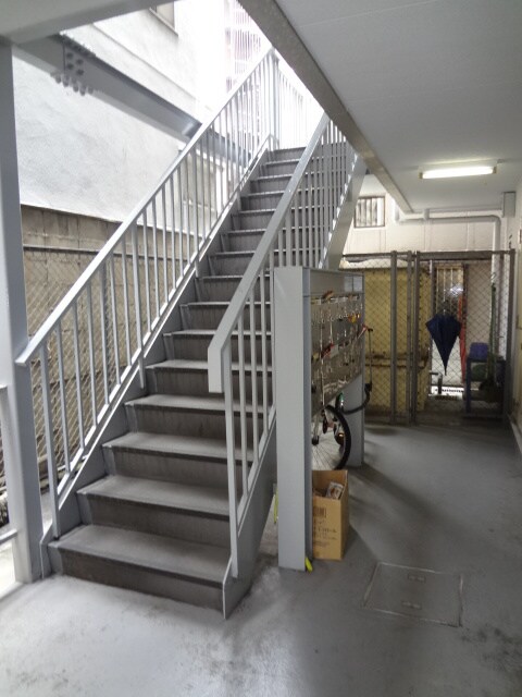 物件外観写真4　(エントランス部分)