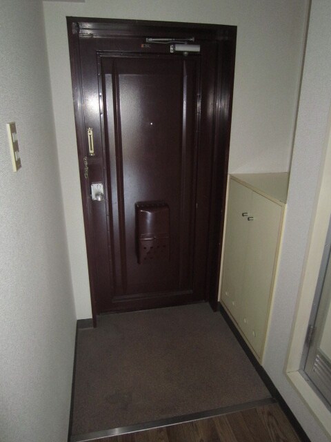 物件内観写真13　(玄関)