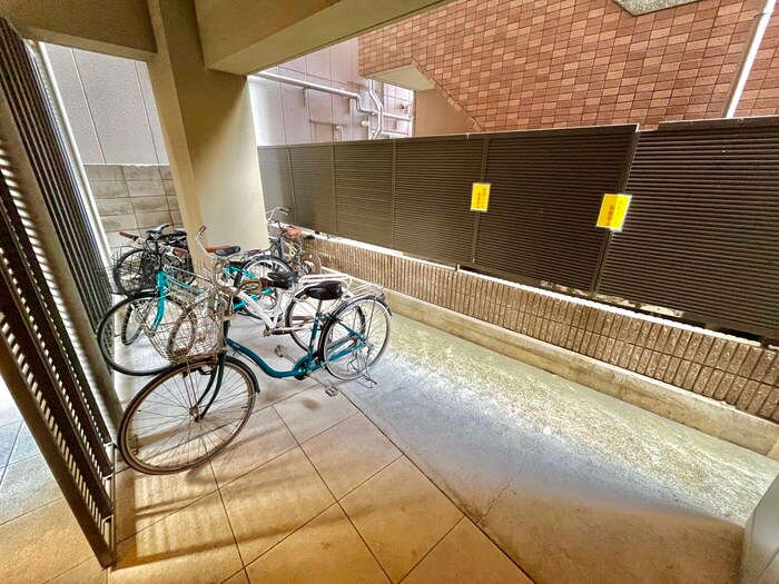 物件外観写真5　(駐輪場)