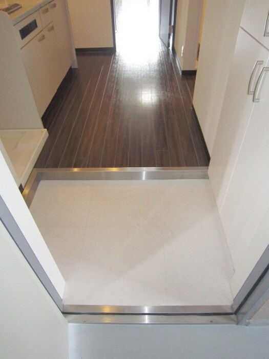 物件内観写真7　(玄関)