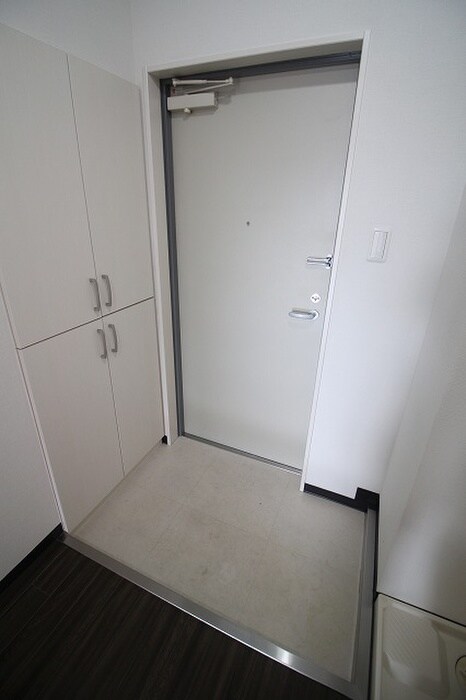 物件内観写真14　(玄関)