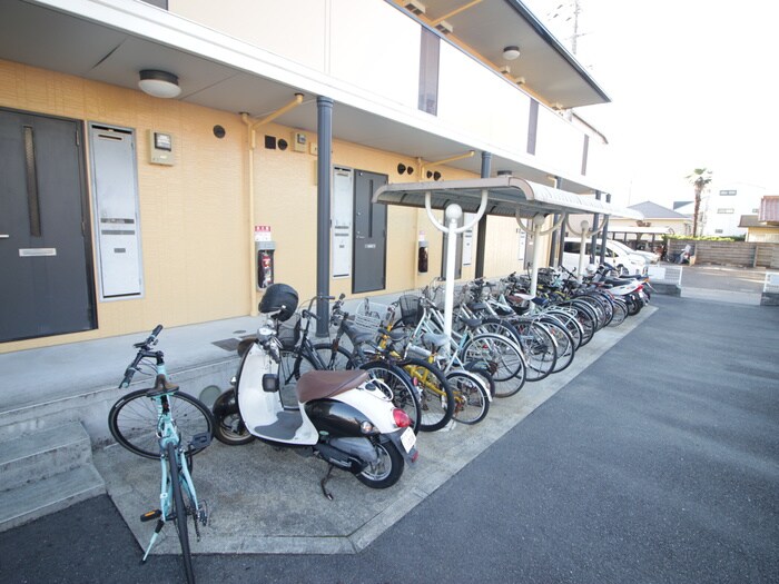物件外観写真3　(駐輪場)