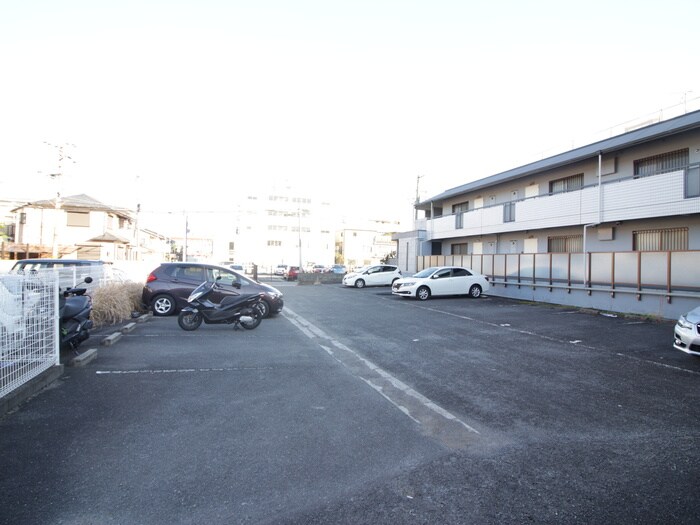 物件外観写真4　(駐車場)