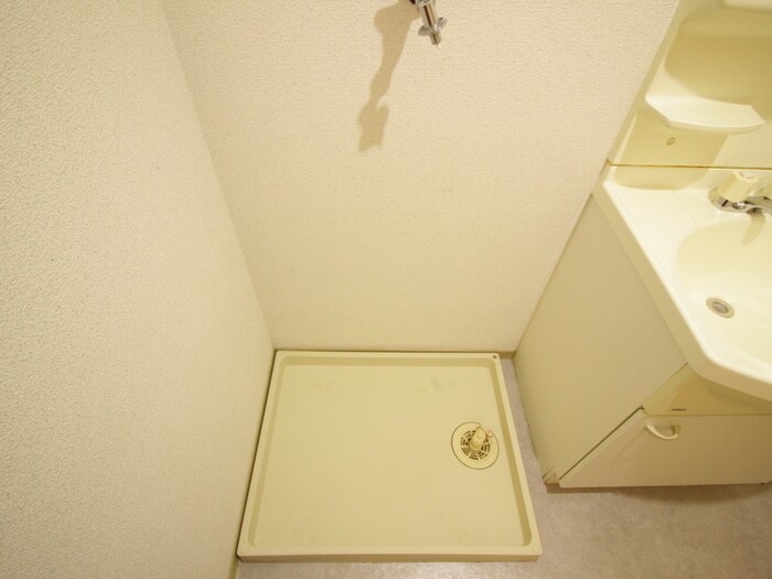 物件内観写真14　(洗濯機置場)