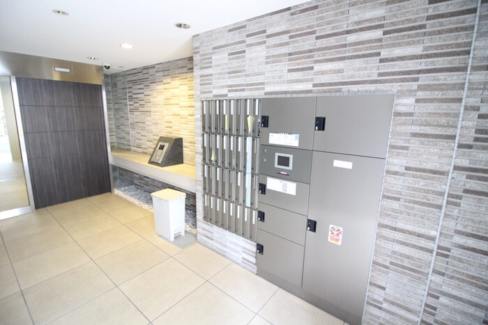 物件外観写真3　(エントランス部分)