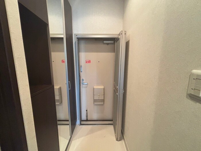 物件内観写真18　(玄関)