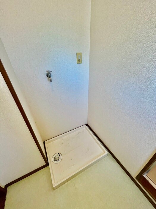 物件内観写真14　(洗濯機置場)