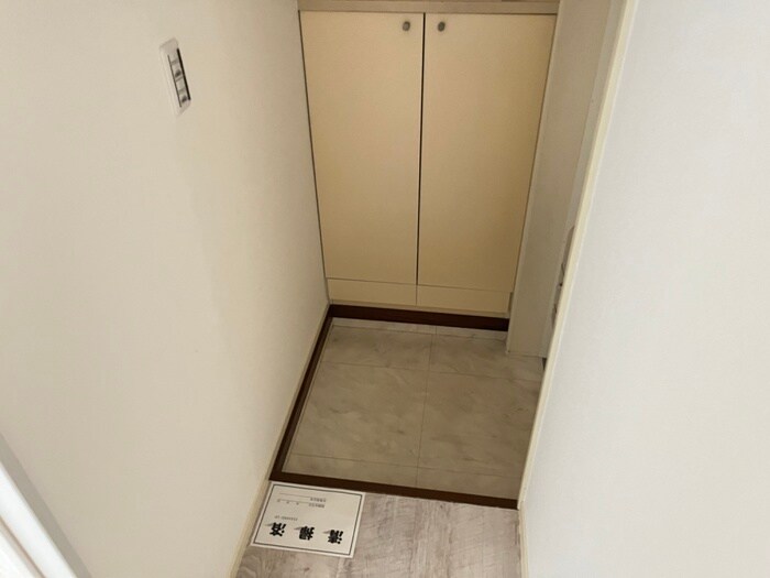 物件内観写真18　(玄関)