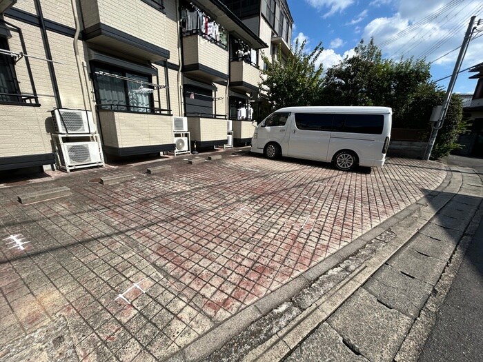 物件外観写真5　(駐車場)