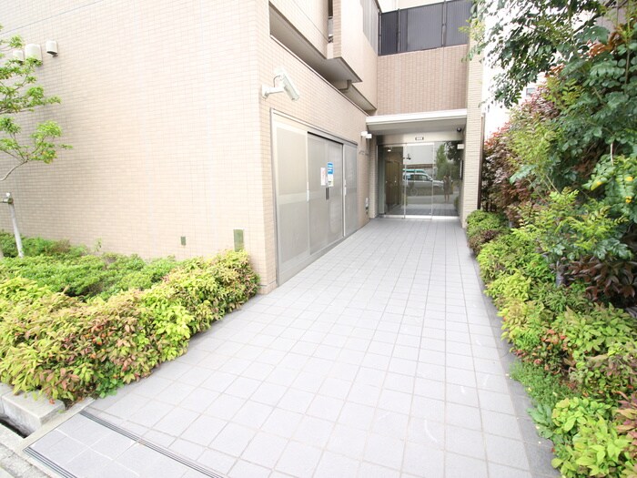 物件外観写真3　(エントランス部分)