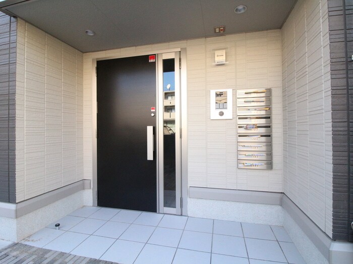 物件外観写真6　(エントランス部分)