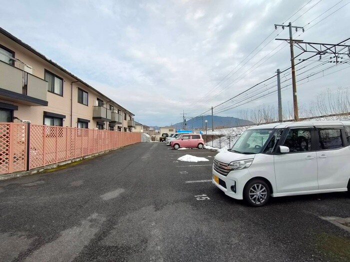 物件外観写真2　(駐車場)