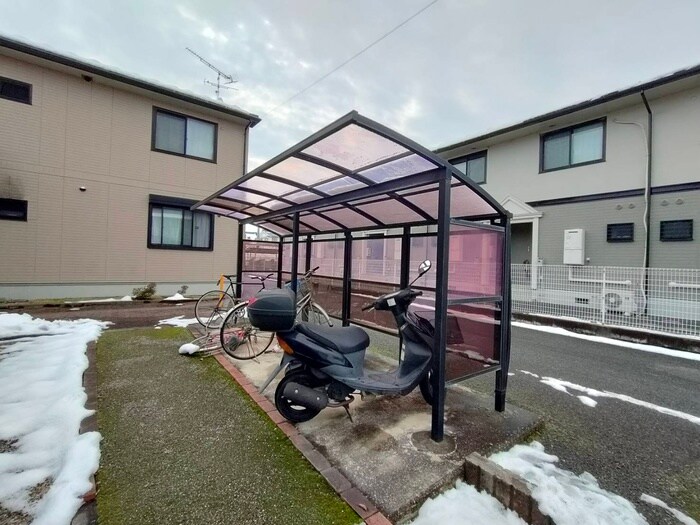 物件外観写真5　(駐輪場)