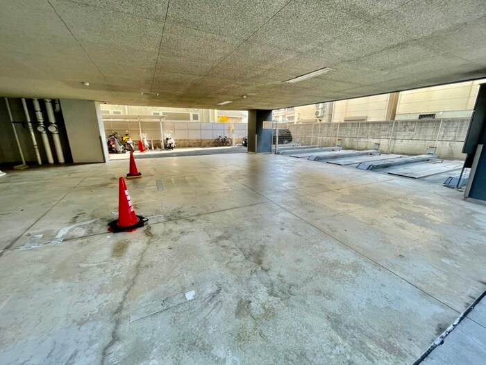 物件外観写真4　(駐車場)