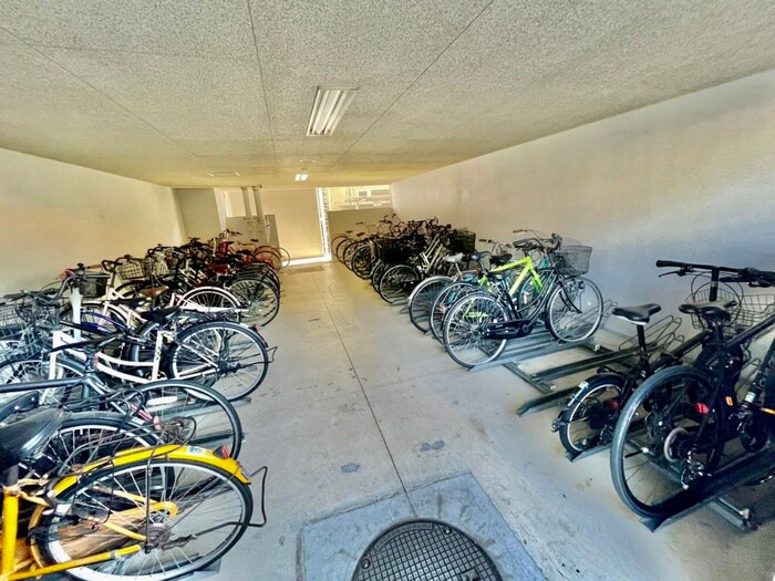 物件外観写真5　(駐輪場)