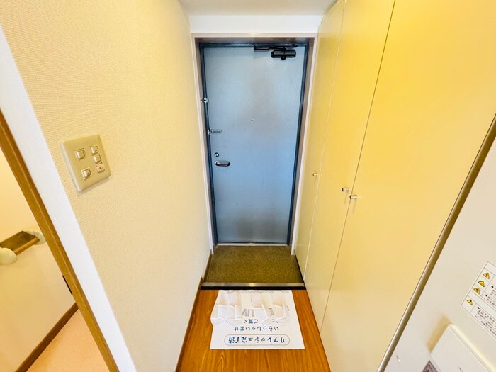 物件内観写真14　(玄関)