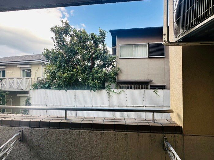 物件内観写真16　(室内からの展望)