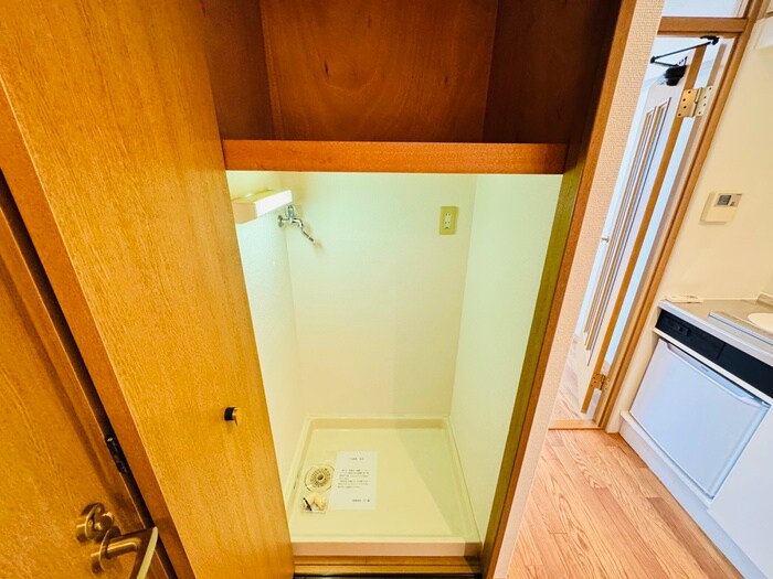 物件内観写真18　(洗濯機置場)