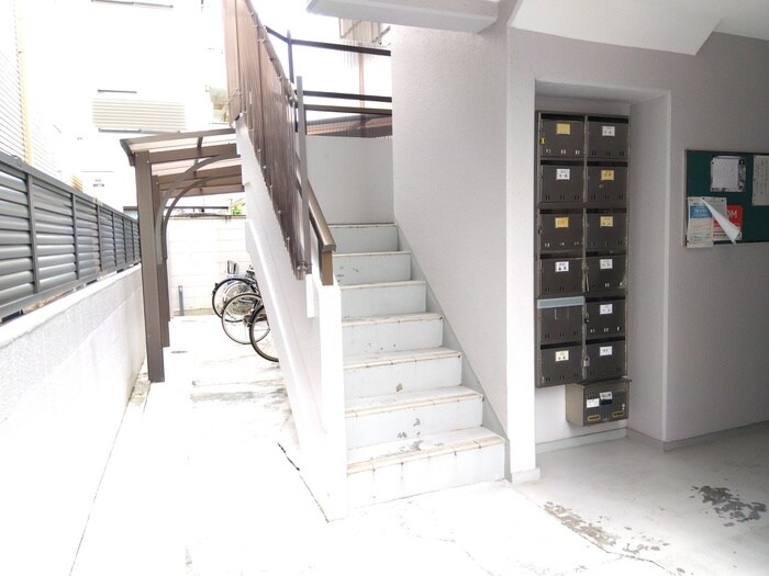 物件外観写真3　(エントランス部分)