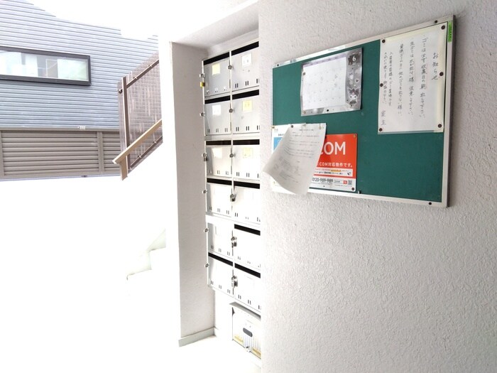 物件外観写真5　(エントランス部分)