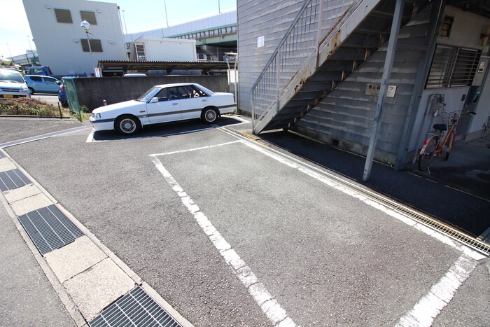 物件外観写真4　(駐車場)
