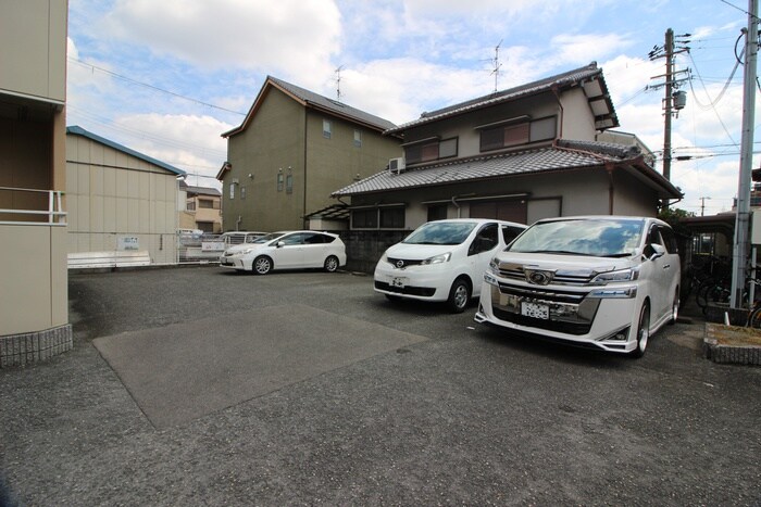 物件外観写真2　(駐車場)