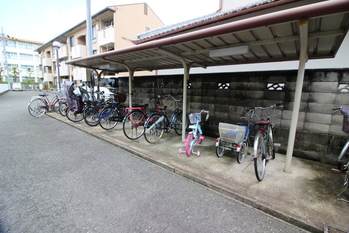 物件外観写真3　(駐輪場)