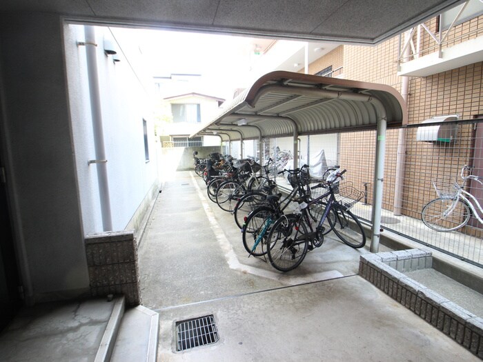物件外観写真4　(駐輪場)