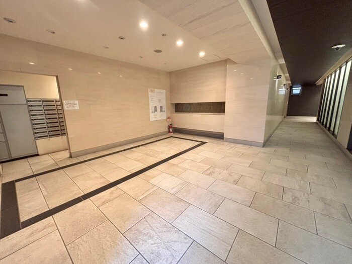 物件外観写真5　(エントランス部分)