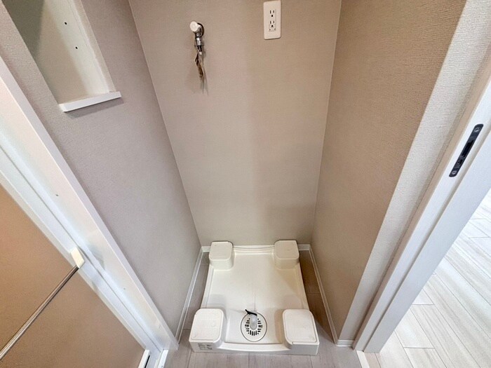 物件内観写真12　(洗濯機置場)