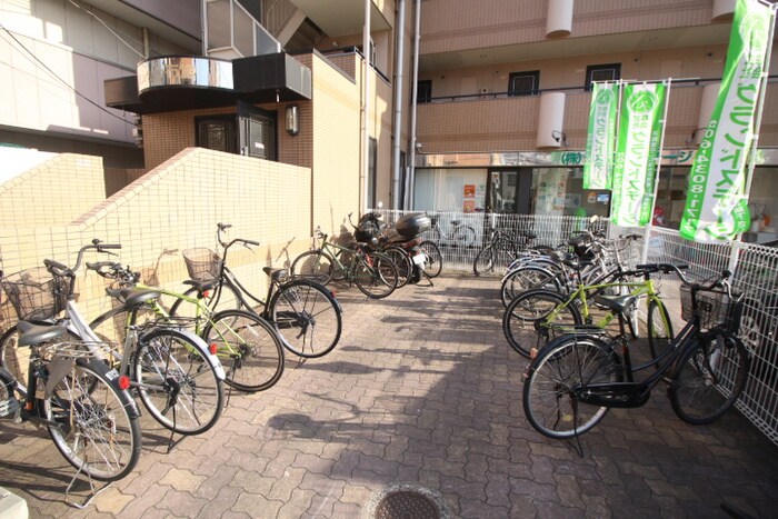 物件外観写真4　(駐輪場)