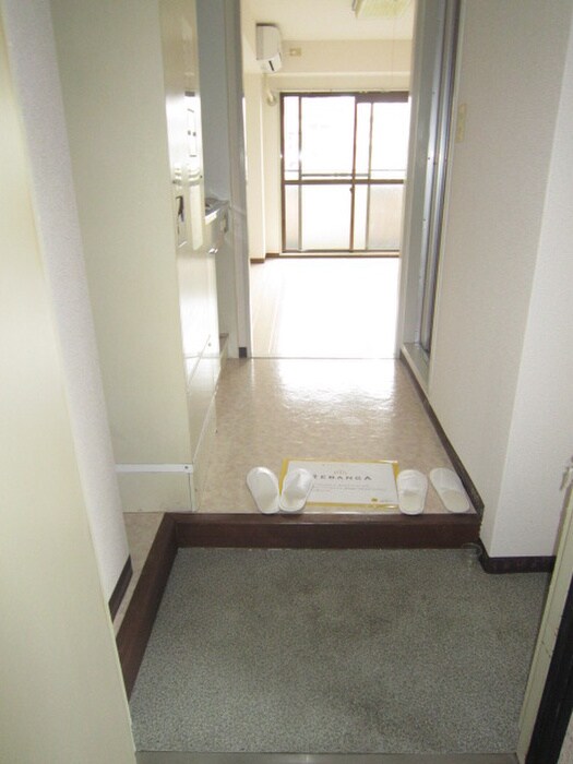 物件内観写真16　(玄関)