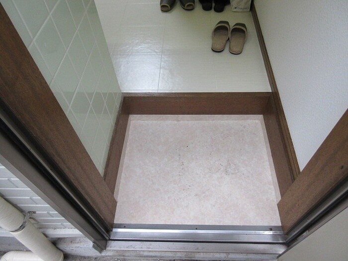物件内観写真13　(玄関)