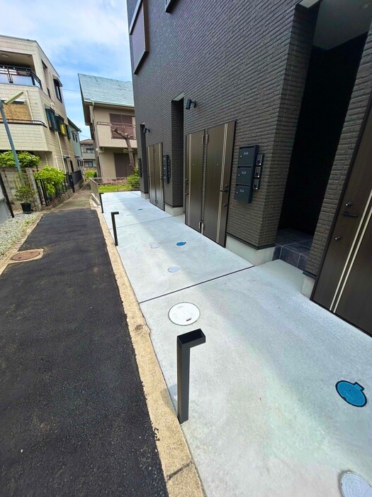 物件外観写真6　(エントランス部分)