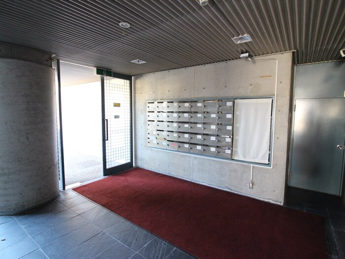 物件外観写真4　(エントランス部分)