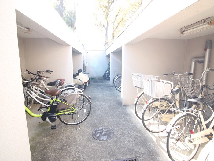 物件外観写真5　(駐輪場)