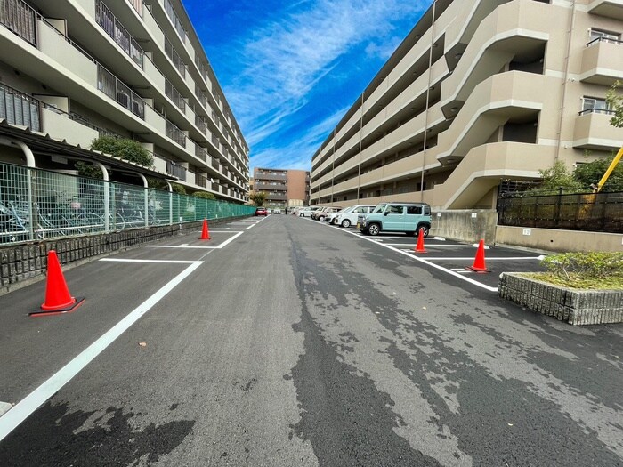 物件外観写真3　(駐車場)