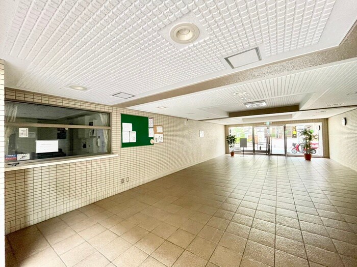 物件外観写真5　(エントランス部分)