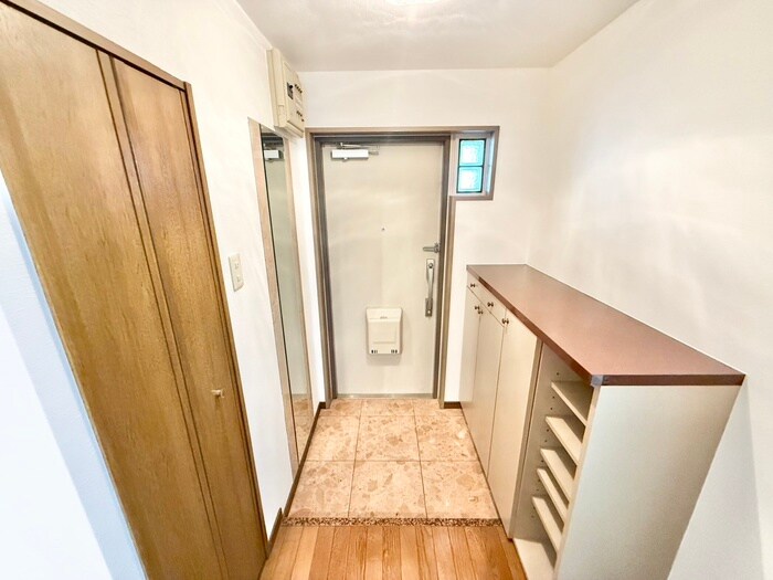 物件内観写真16　(玄関)