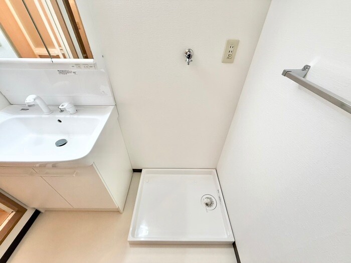 物件内観写真18　(洗濯機置場)