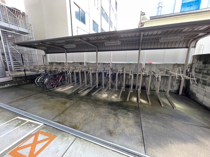 物件外観写真6　(駐輪場)
