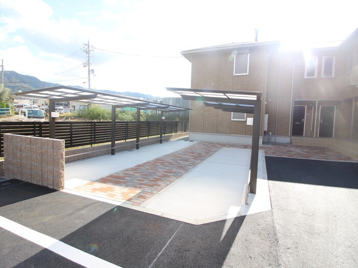 物件外観写真2　(駐輪場)